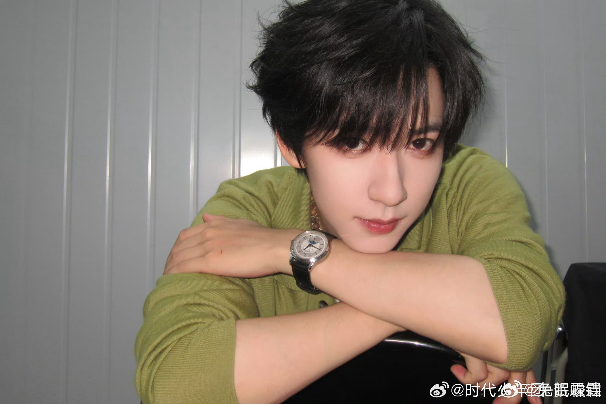 贺峻霖和绿色的适配度是的！百分百适配度 