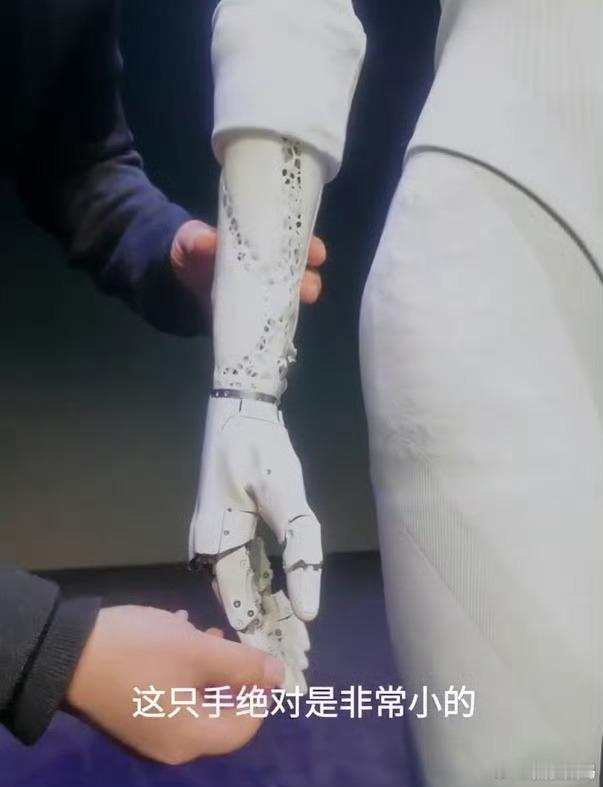 小鹏 小鹏科技日这天真的是大放异彩，女性机器人的出彩让所有人都眼前一亮。 ​​​