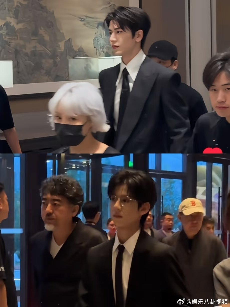 林子烨清爽少年感内娱颜值复刻名场面！林子烨长开后清爽又帅气，和张凌赫宛如一家人，