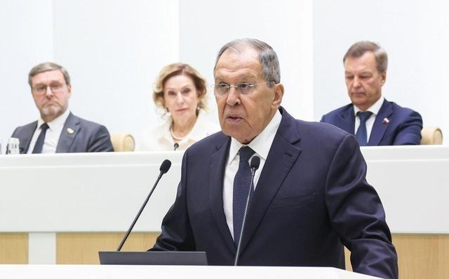 拉夫罗夫表态：如果台湾海峡局势有变化，俄罗斯将支持中国
拉夫罗夫在塔斯社专访中，