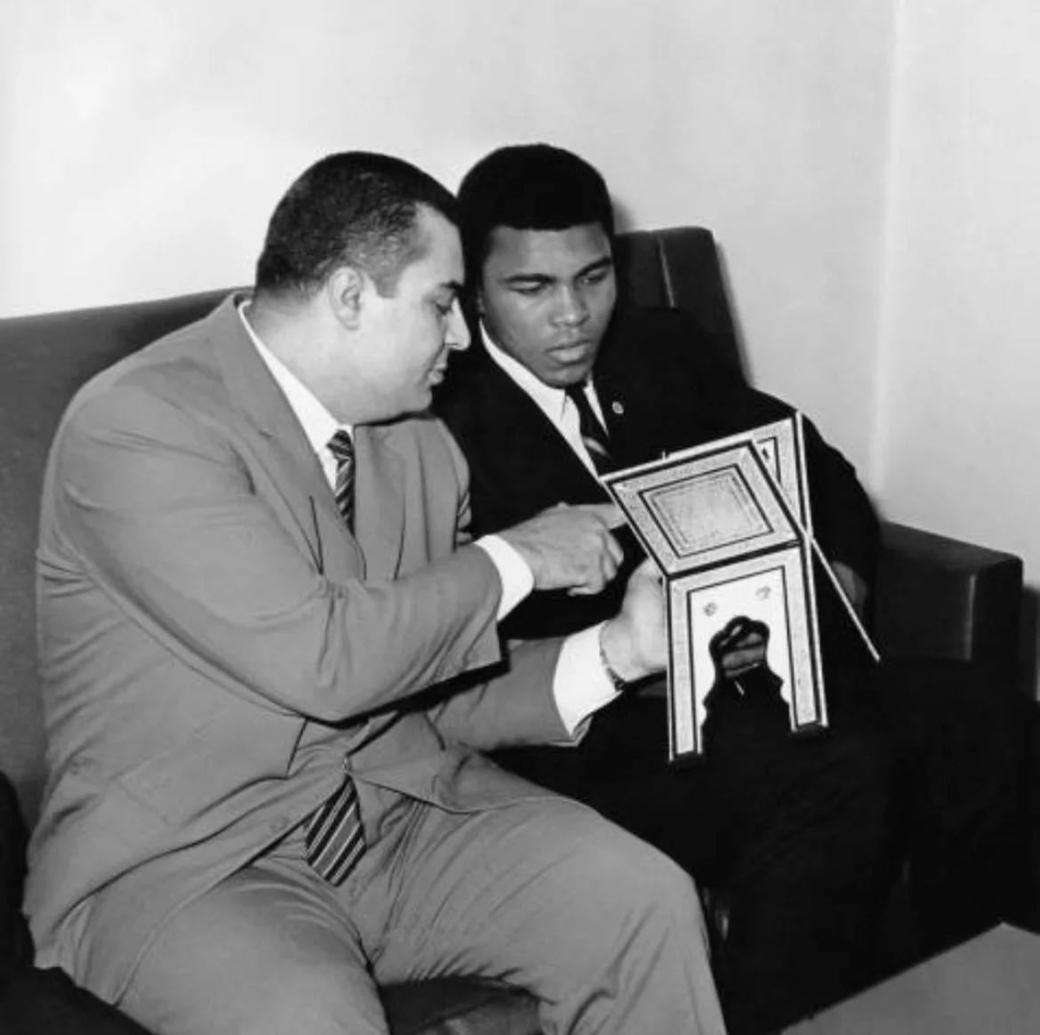 【来自投稿】1964年 美国拳王默罕默德·阿里 在埃及，他是应阿拉伯拳击联合会邀