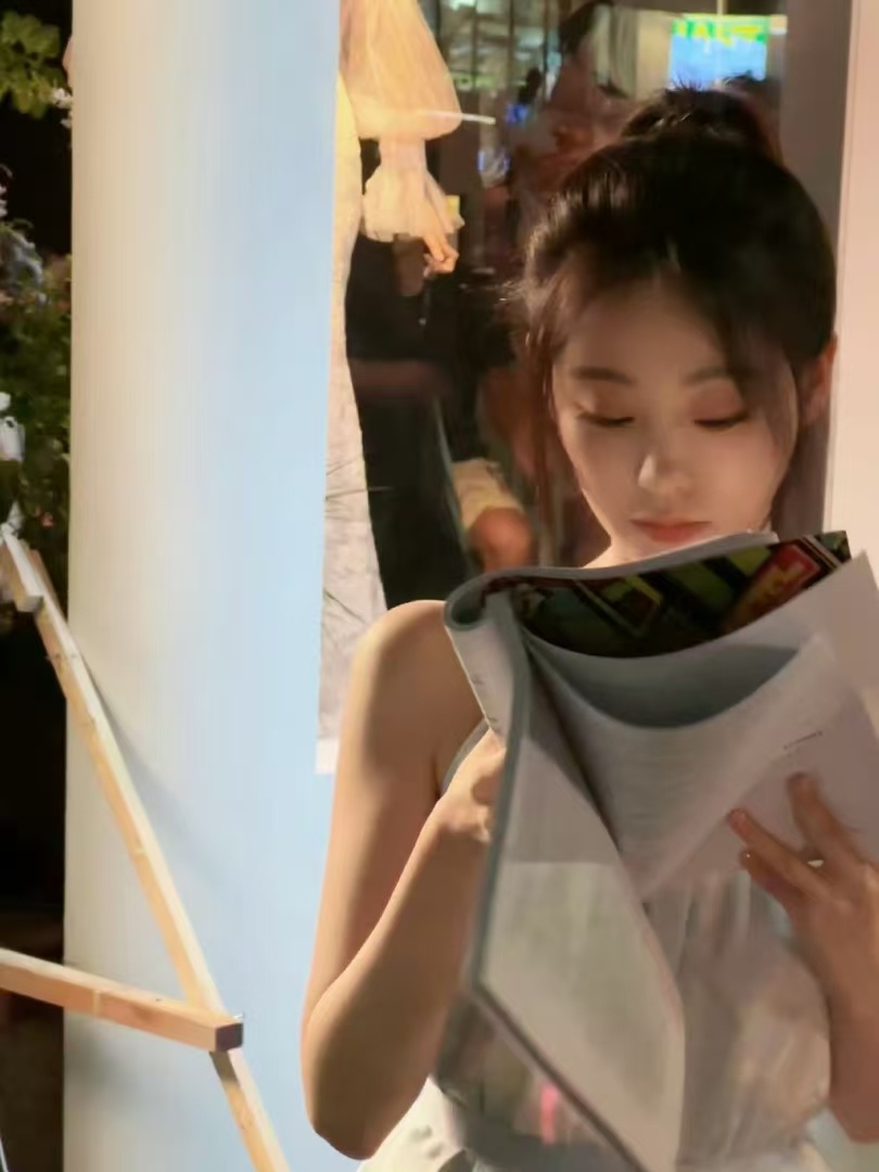 祝绪丹的甄碎片 温柔是底色，清醒是铠甲。祝绪丹演活了甄的独立与通透，每一帧都值得