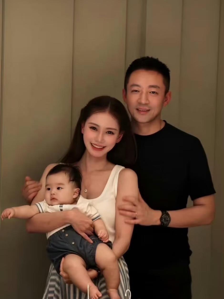 后妈不讲了，只要她对两个小孩不使眼色，像朋友一样相处，不要因为现在有了自己的小孩