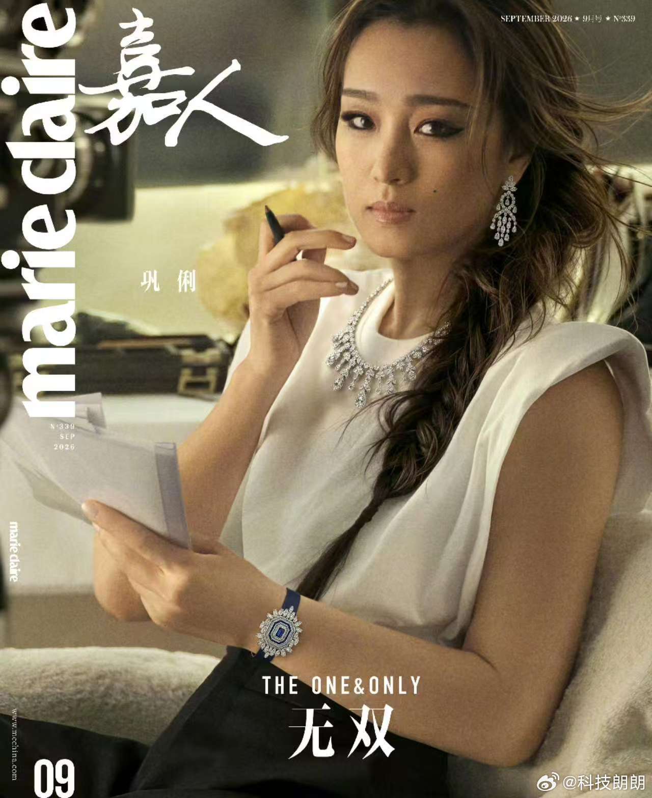 巩俐不愧是影后巩俐气场八百米 又美又飒又非常酷酷的感觉呀。巩俐不愧是影后，眼神里