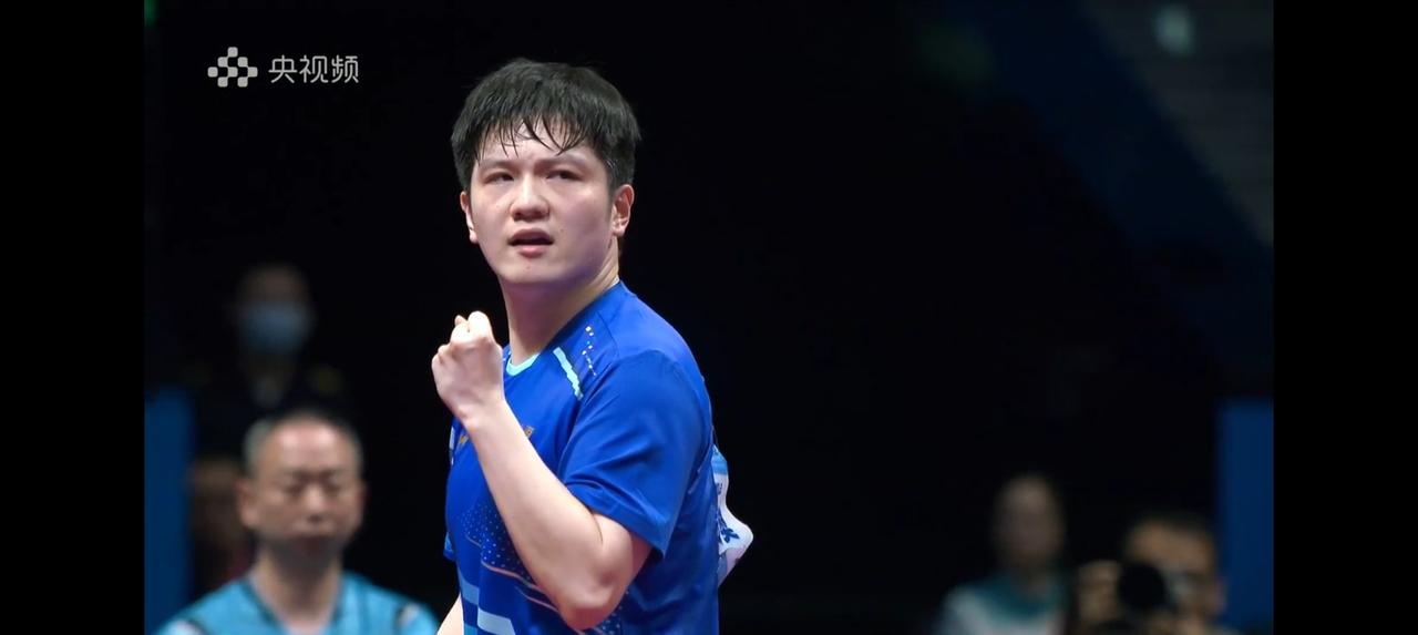樊振东4：2完胜王楚钦！
两位优秀运动员
全运会男单半决赛中，
给大家呈现出
一