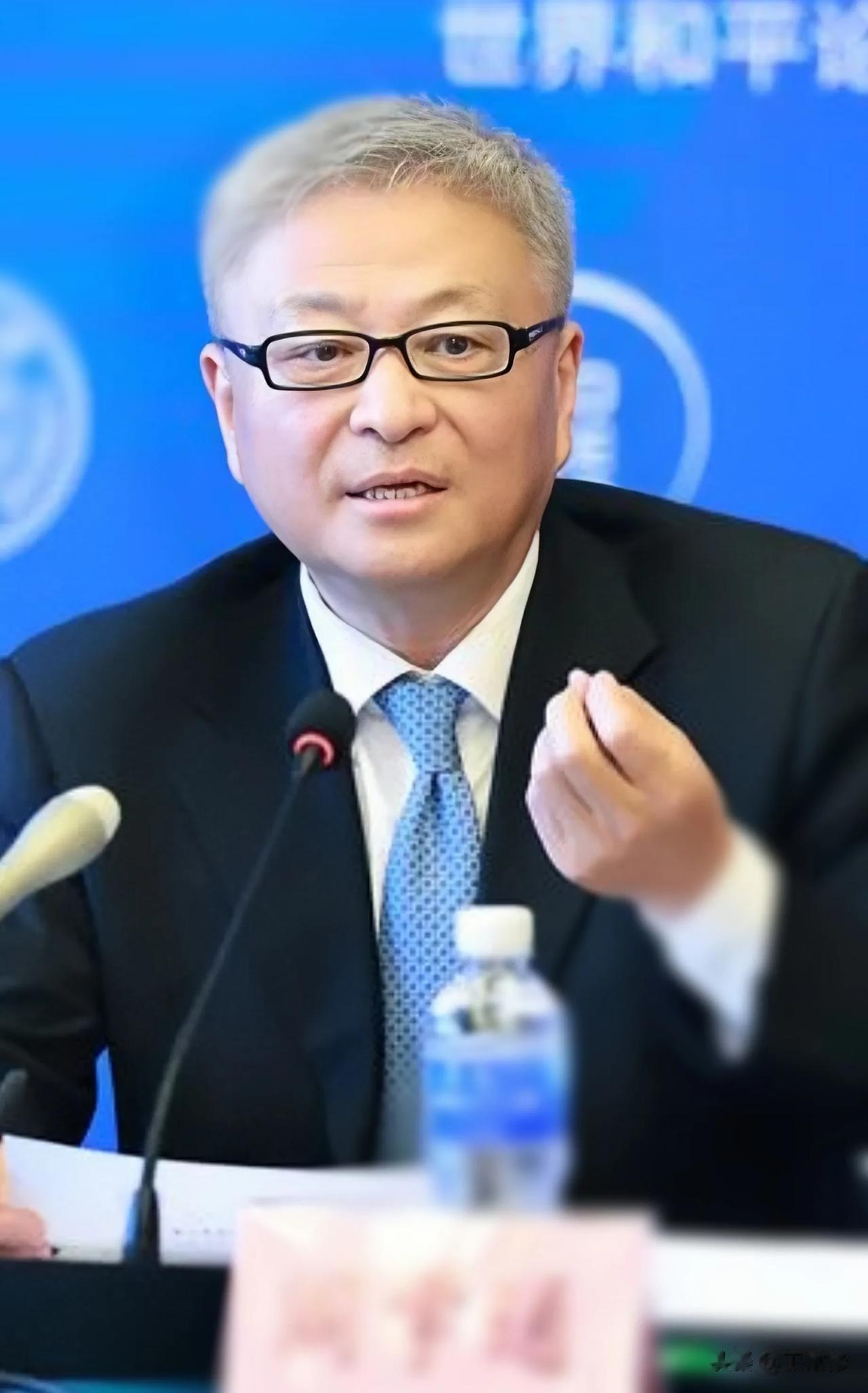 这几天，某大学资深教授阎学通的一句话引发广泛讨论，他说:国家的事情，普通老百姓不