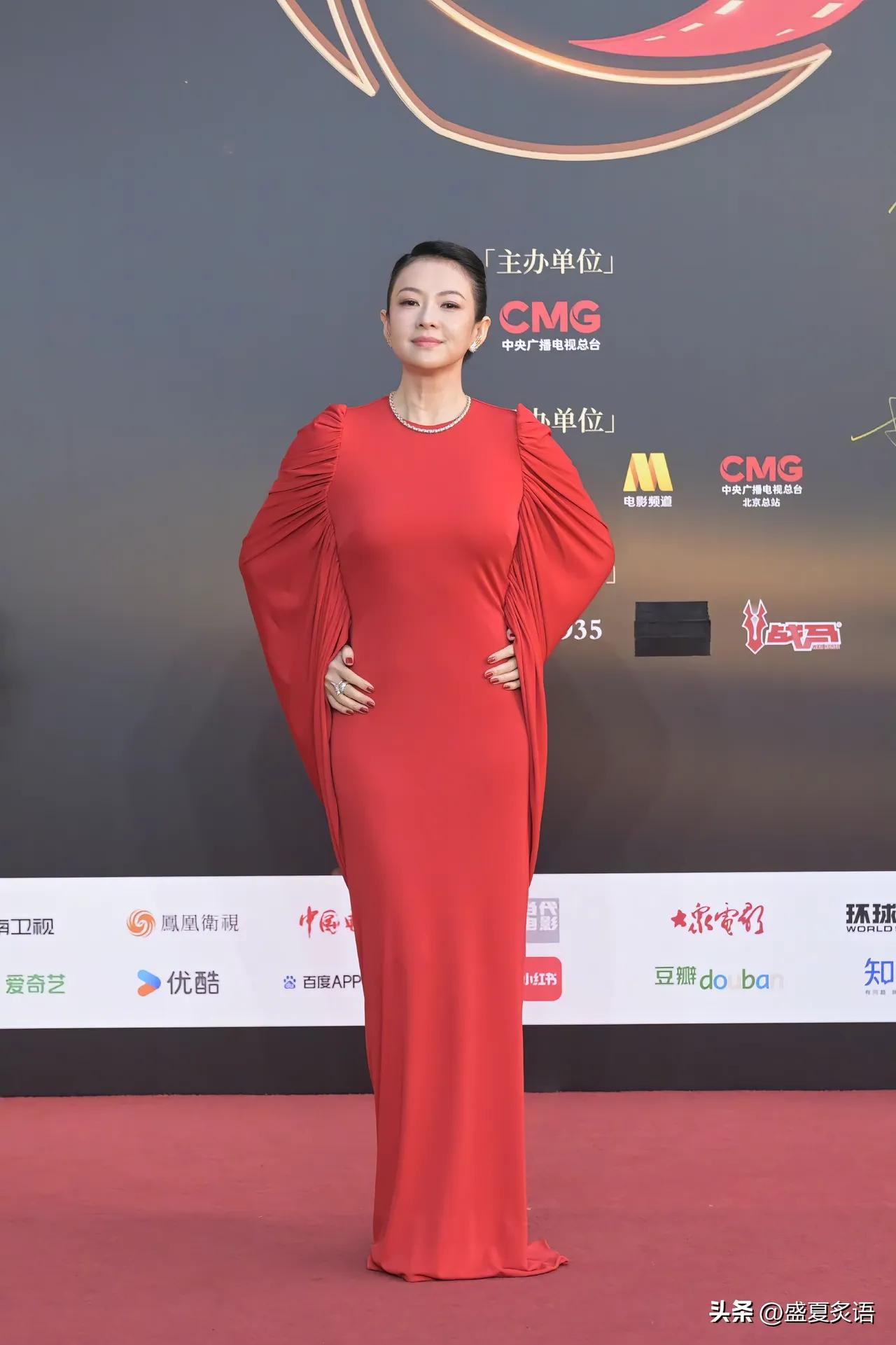 全网最想不通的就是章子怡了，原本长得就得很好看，有名的大美女，又不显老，干嘛，那