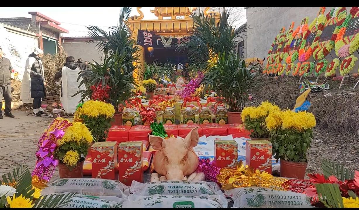 人心都是肉长的，你对别人好别人才会对你好。
以前我们这里的白事，都是下葬的第三天