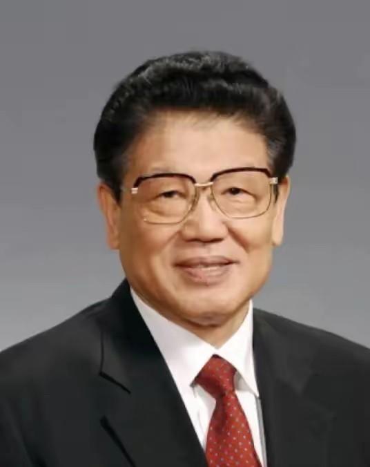 李铁映，原籍湖南长沙，1936年出生于陕西延安，他的童年是在延安的保育所度过的。