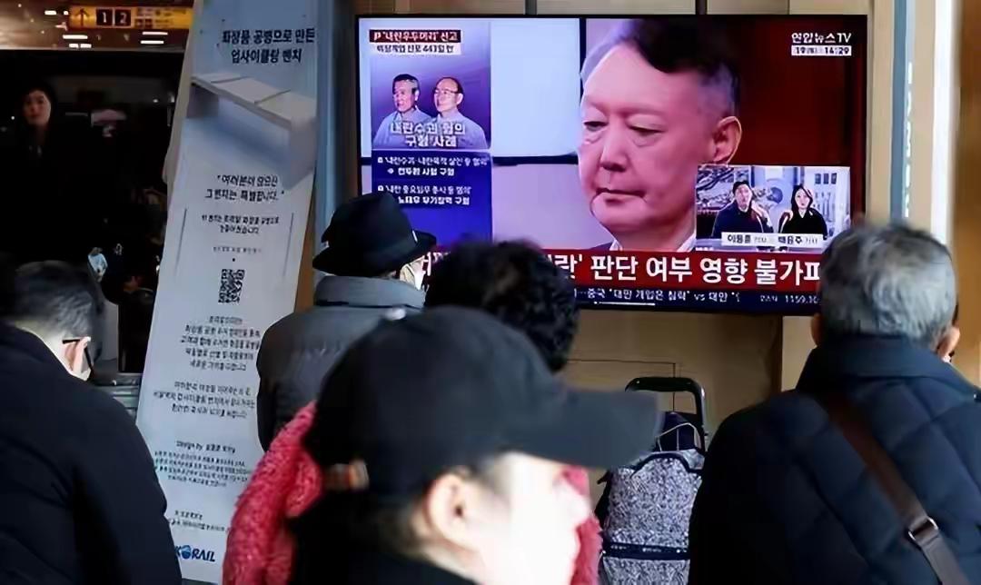 李在明万万没想到，被判无期的尹锡悦，竟能比当总统还挣得多。本以为锒铛入狱便是人生