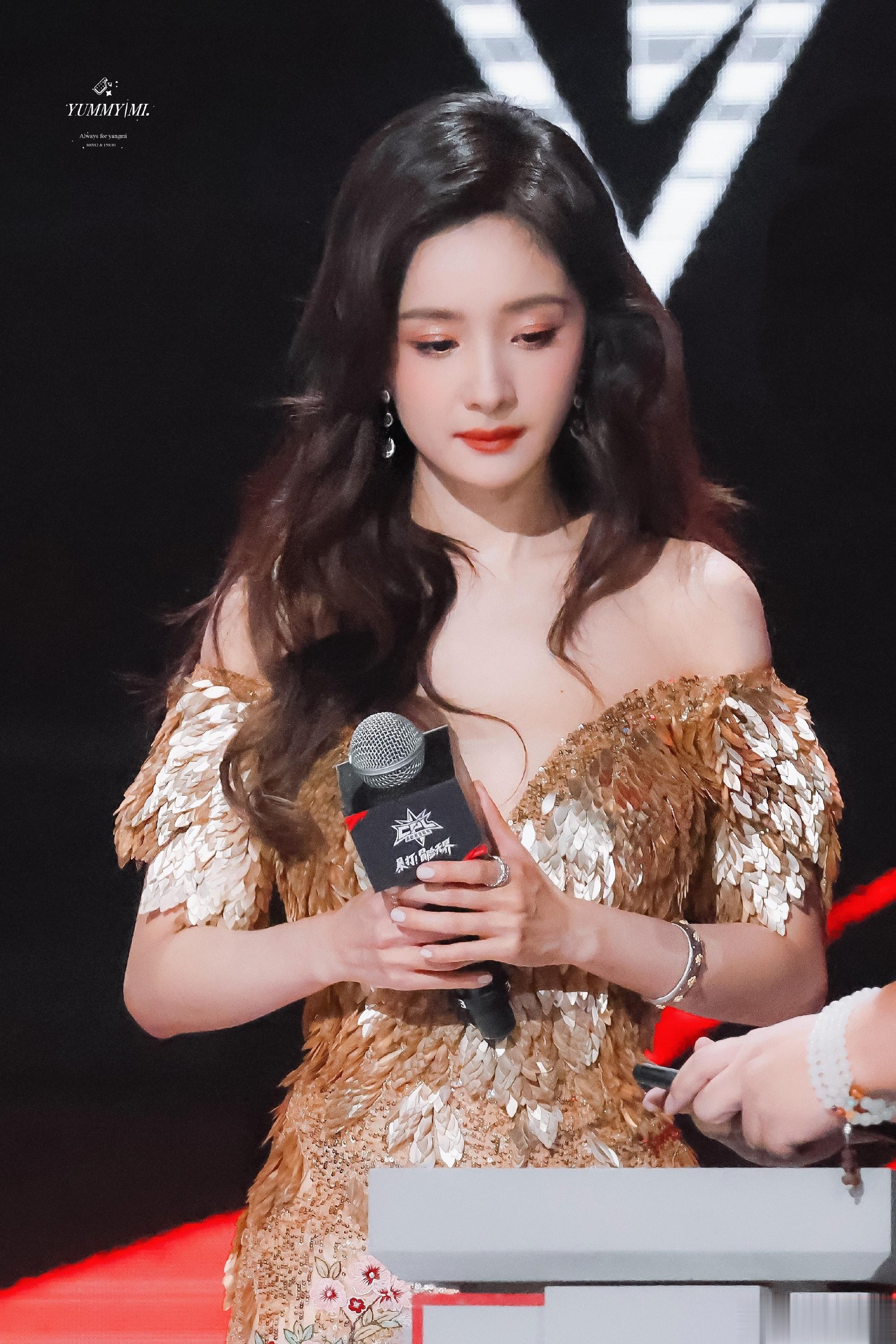 #正式确诊为杨幂#相比大幂幂的盛世美颜，大幂幂的清醒发言才是醍醐灌顶吧！人生态度