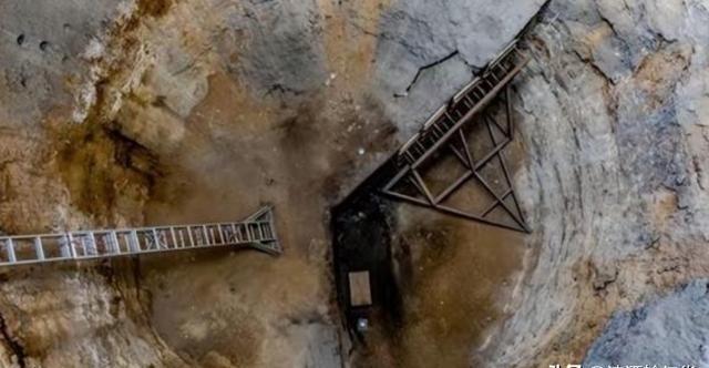 1971年冬天，考古人员打开沉睡1300多年的“天下第一粮仓”，扒开泥土，整齐排