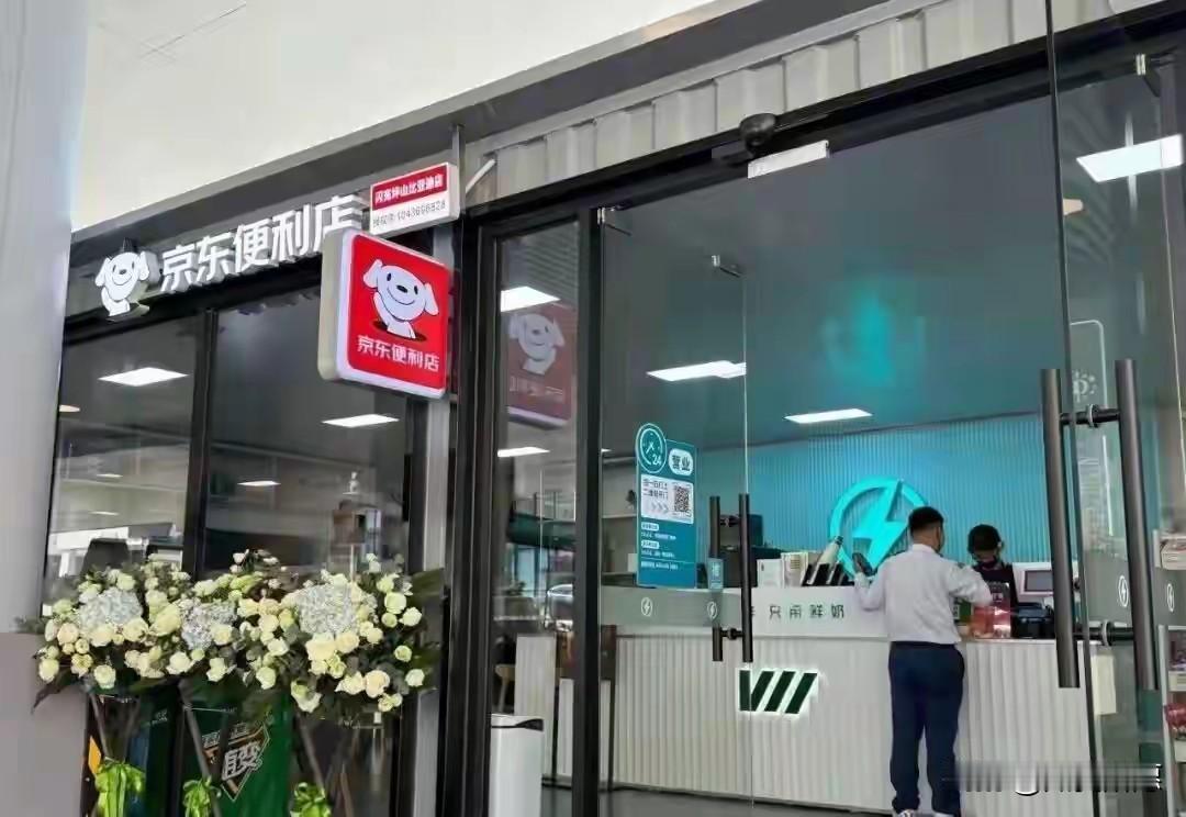 刘强东又去干“苦活”了？
你以为是盯上比亚迪，
结果原来是下了一盘大棋！

当年