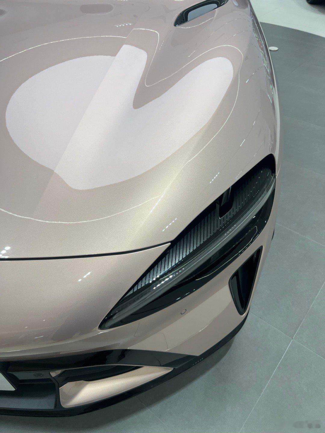 刚跟小米的销售聊，我问他造车安全是第一位的还是好看是第一位的？电车最难的是三电系