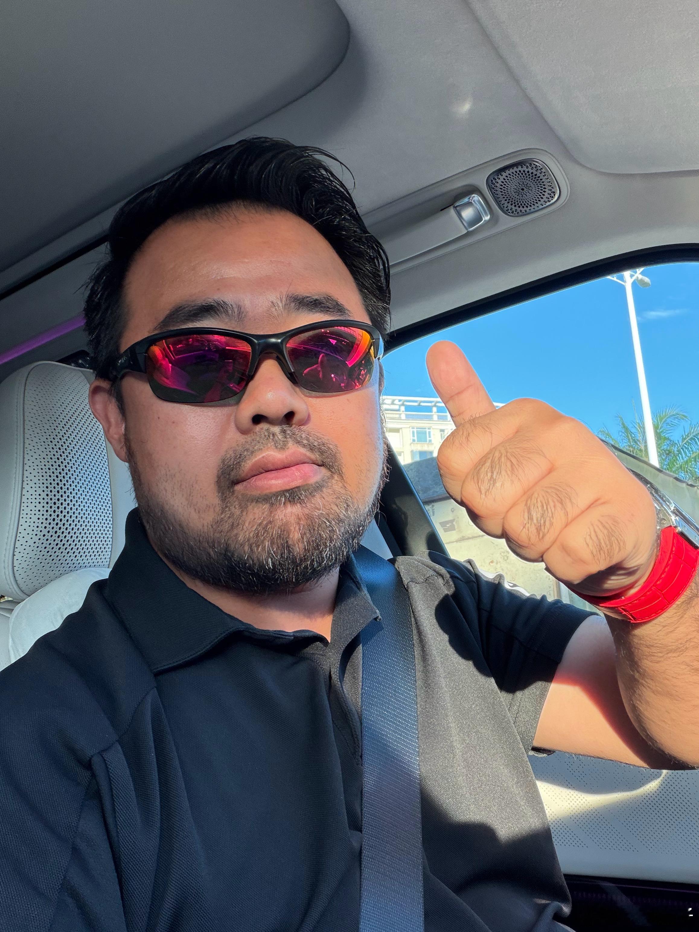 兄弟们！大家帮我推荐一款车吧，结合我的形象，价格100w以内，最好是大型SUV，
