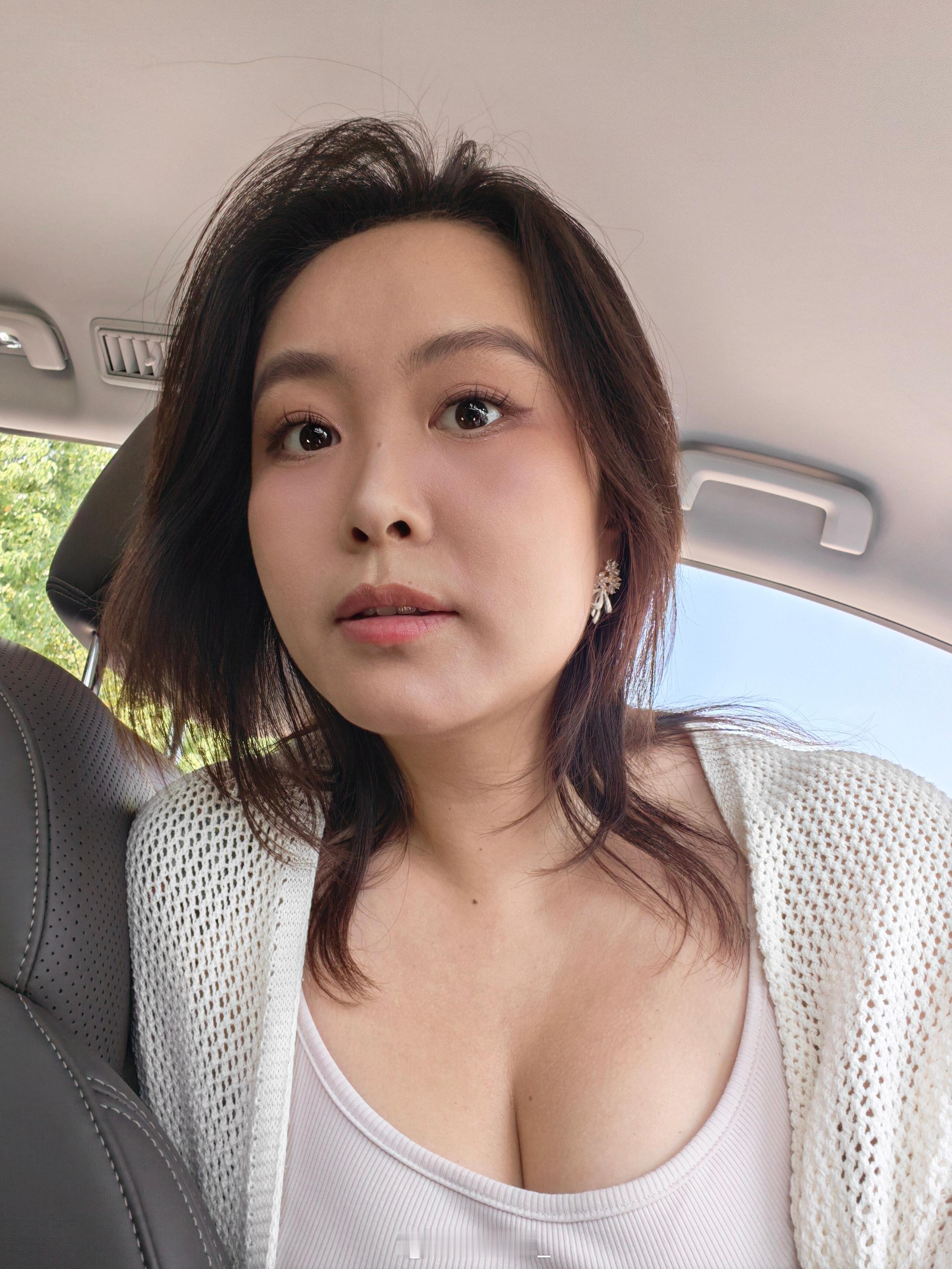 武汉这个天气拍摄，真的[泪奔]汗流浃背挥汗如雨🥵…还好有台纯电MPV能清凉一下