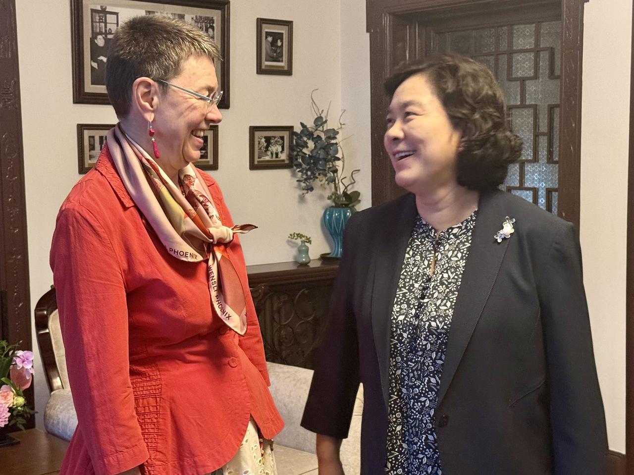 感谢外交部副部长华春莹女士。在我担任🇩🇪驻🇨🇳大使期间，我们开展了紧密的