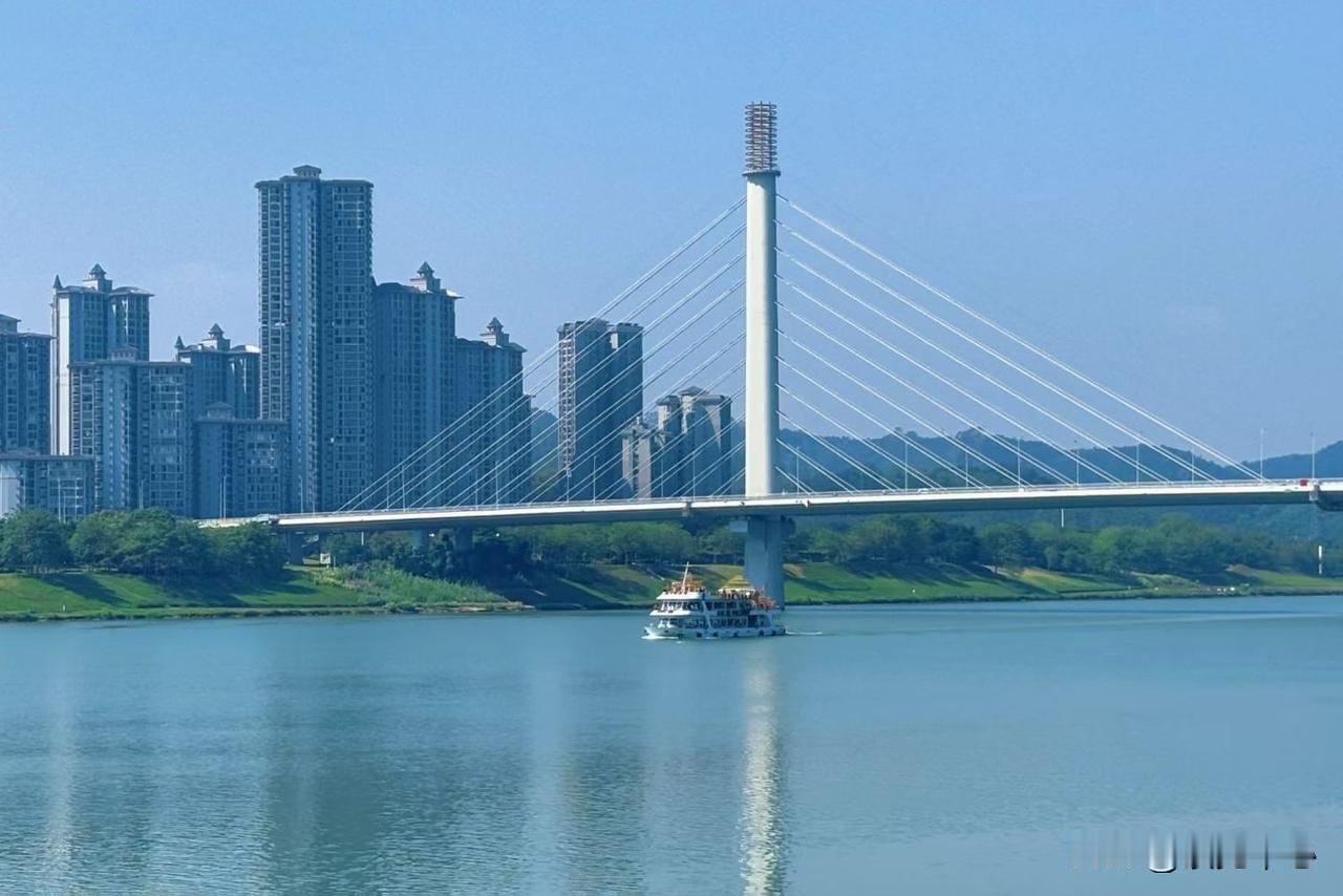 苏格拉底说：“如果你开悟了，那么人间就是天堂，你就是来玩的。结婚是玩，离婚也是玩