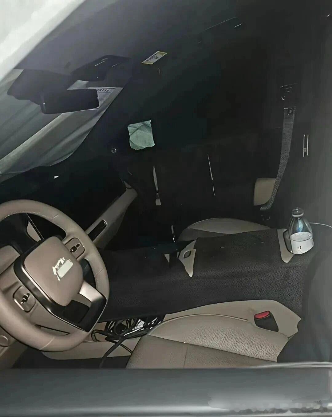 理想L9改款伪装车曝光，方向盘上的小屏幕取消了新车资讯理想L9