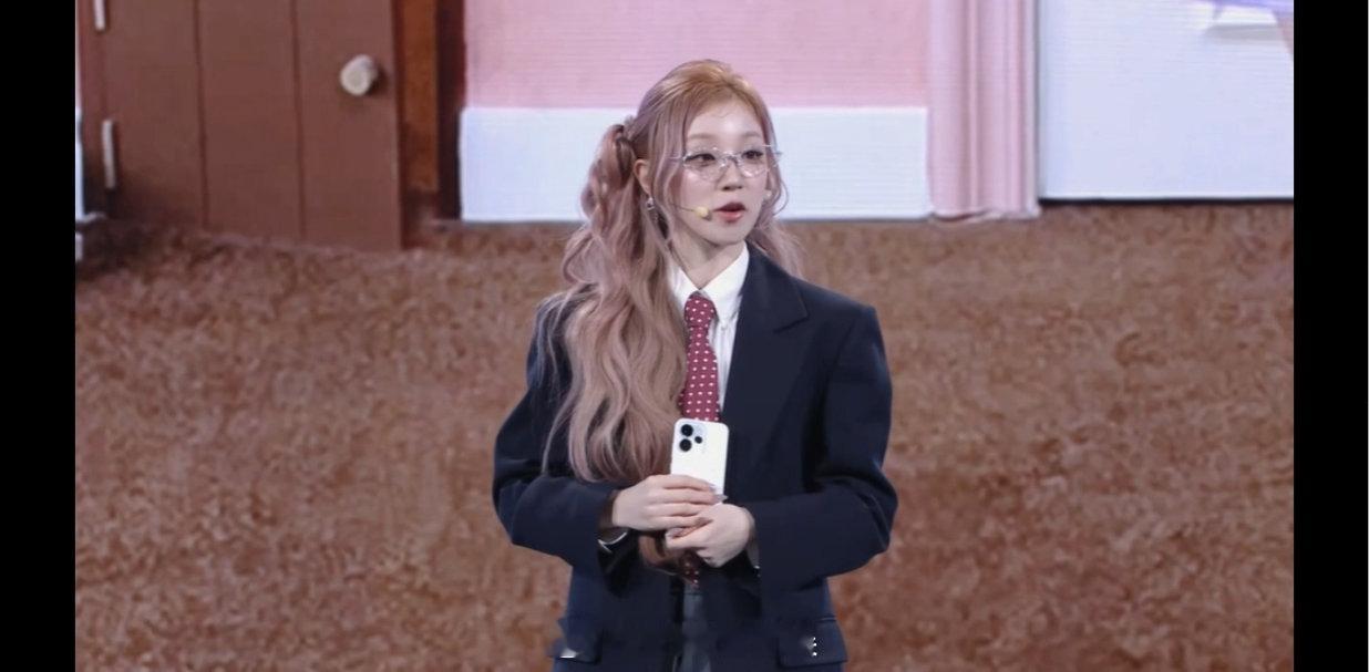 一拍定格灵动瞬间，二拼串联故事脉络，三出圈放大主角魅力！简单三步，让实况照片瞬间