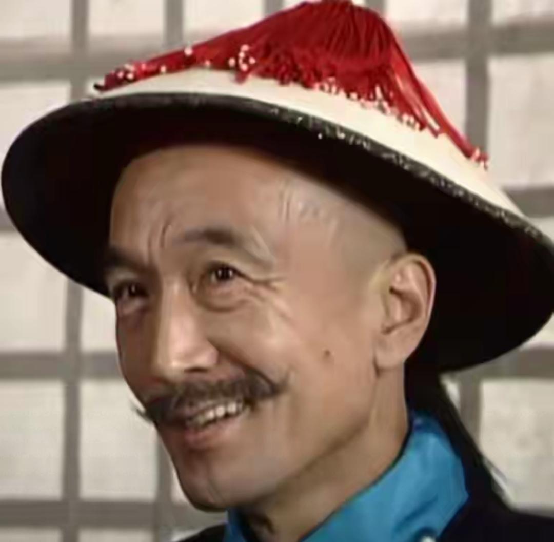 扒开78岁李保田的生活，我被那桶水震住了。
不是传闻，不是八卦，是那种能砸在你心