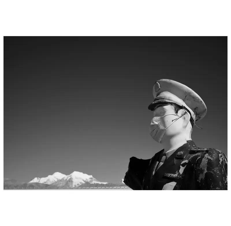 AI帮边防战士拍全家福，这简直是科技与温情的完美结合！2026年春节前夕官方媒体