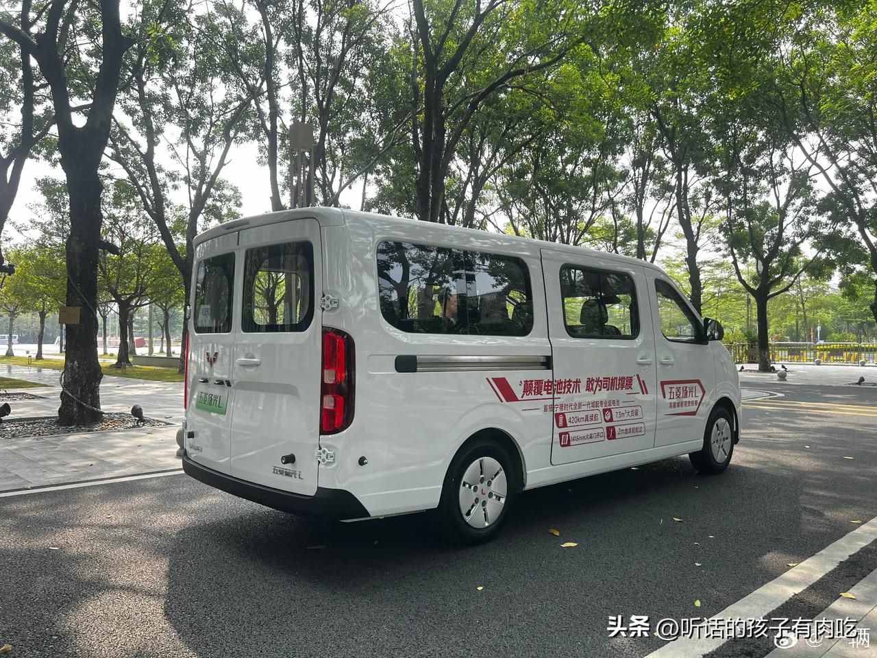 五菱这一招玩得真大！8.68万元起草根车扬光L逆袭封神，一跃成为创业者神车！众所