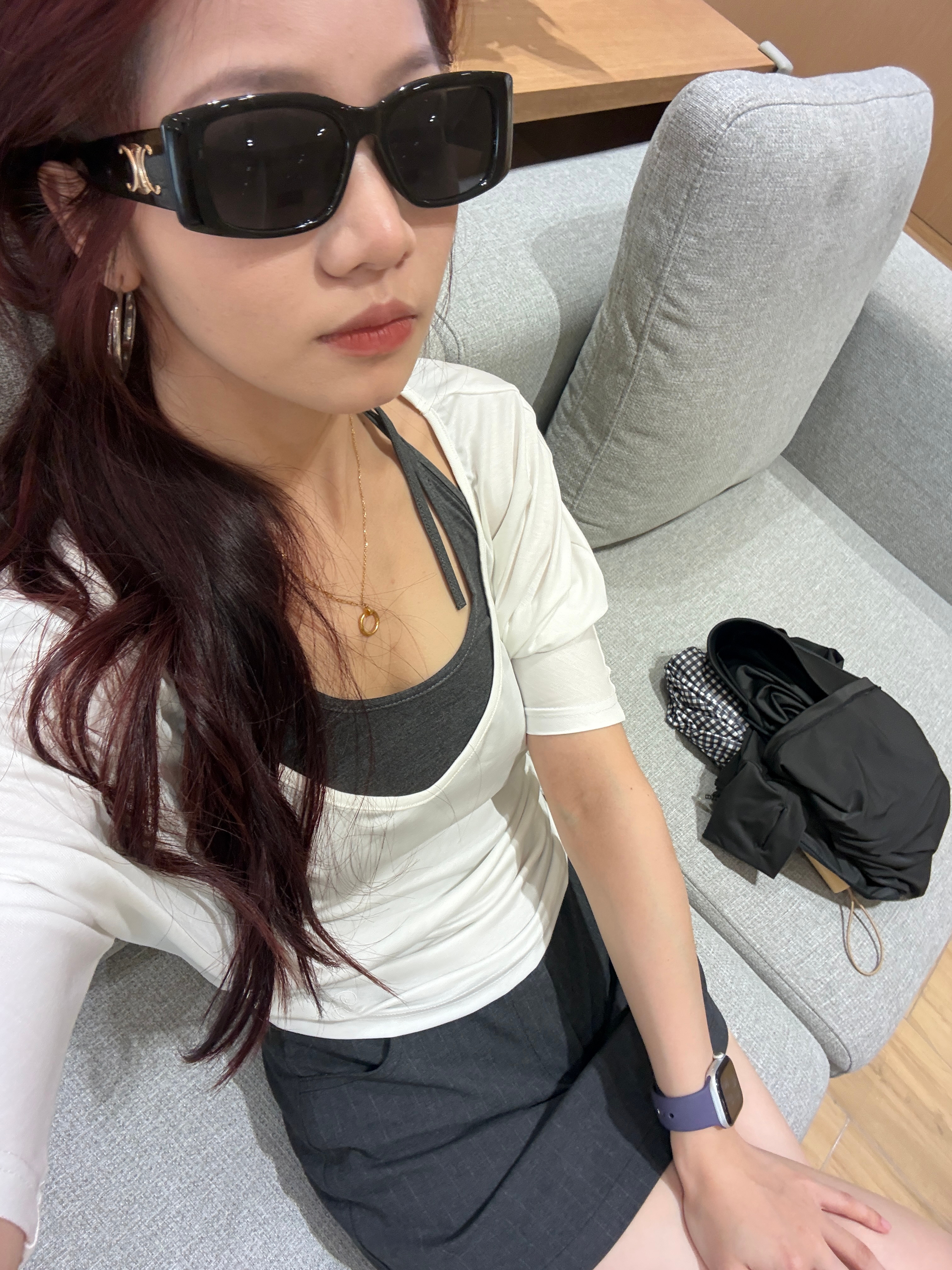 来做保养了 我好酷师傅：刮了两个面 一面400谁能看到酷女孩墨镜下隐含的泪水😿