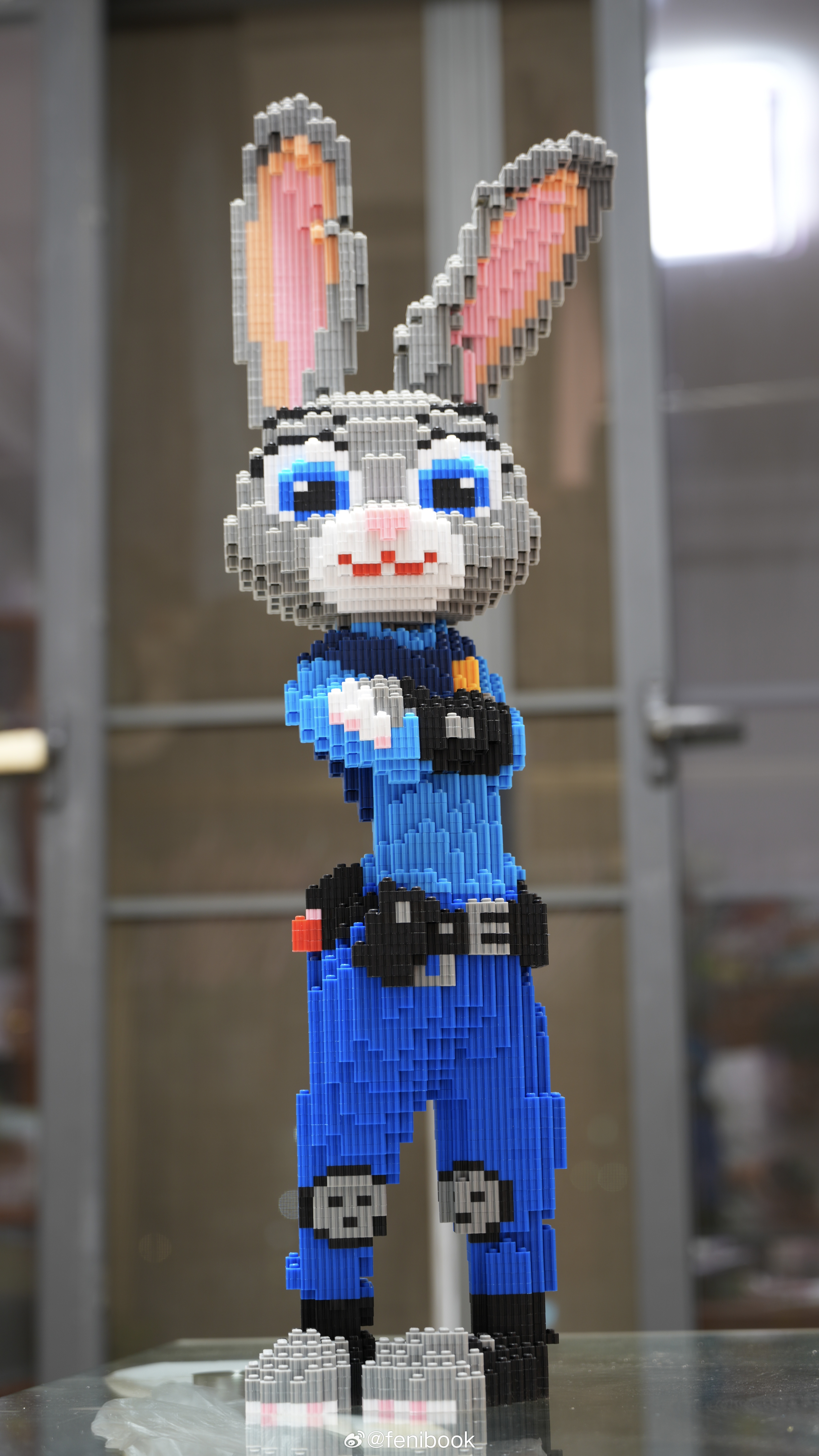 老婆太牛逼了（太闲了），一个礼拜，又拼起来了一只半米多高的朱迪兔🐰娃下周回来，