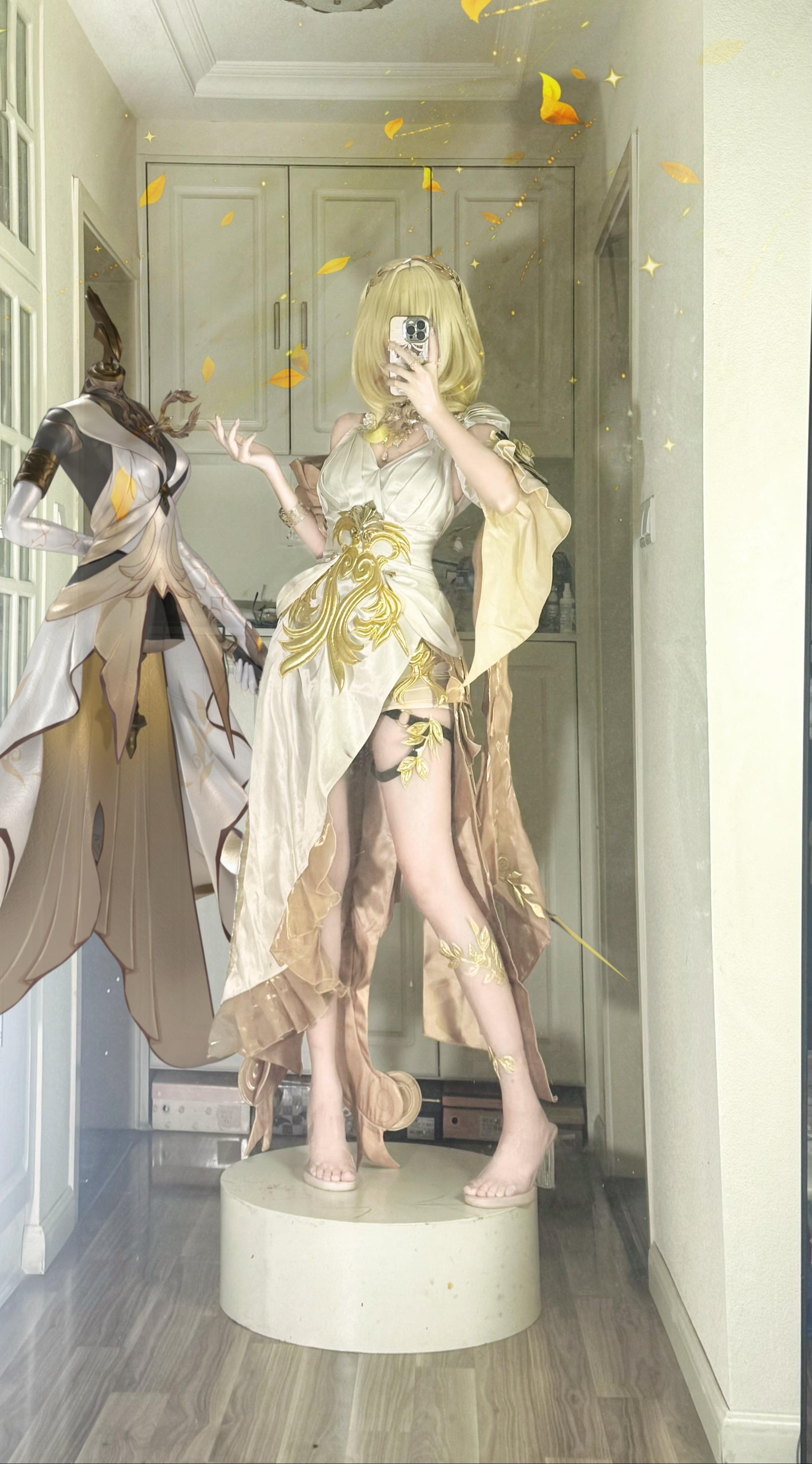 女神级别的。 衣服是 家的