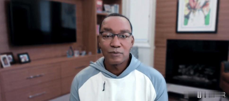 微笑刺客：当年联盟众人都对乔丹充满敬意，如今41岁的詹姆斯却时常遭遇质疑与轻视