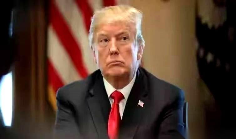 他一开口，说不担心。
我差点没笑出声。
这哥们儿，是真懂怎么上头条。
“不担心”