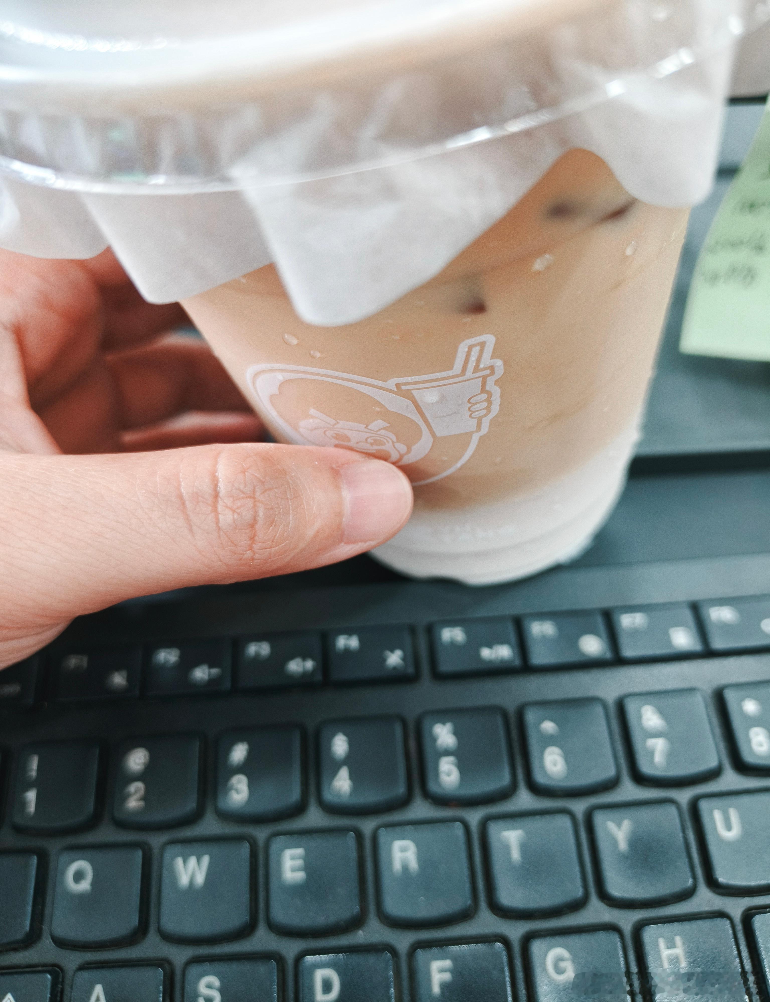 今天这杯加了两份意式浓缩，没喝已经觉得很精神了 