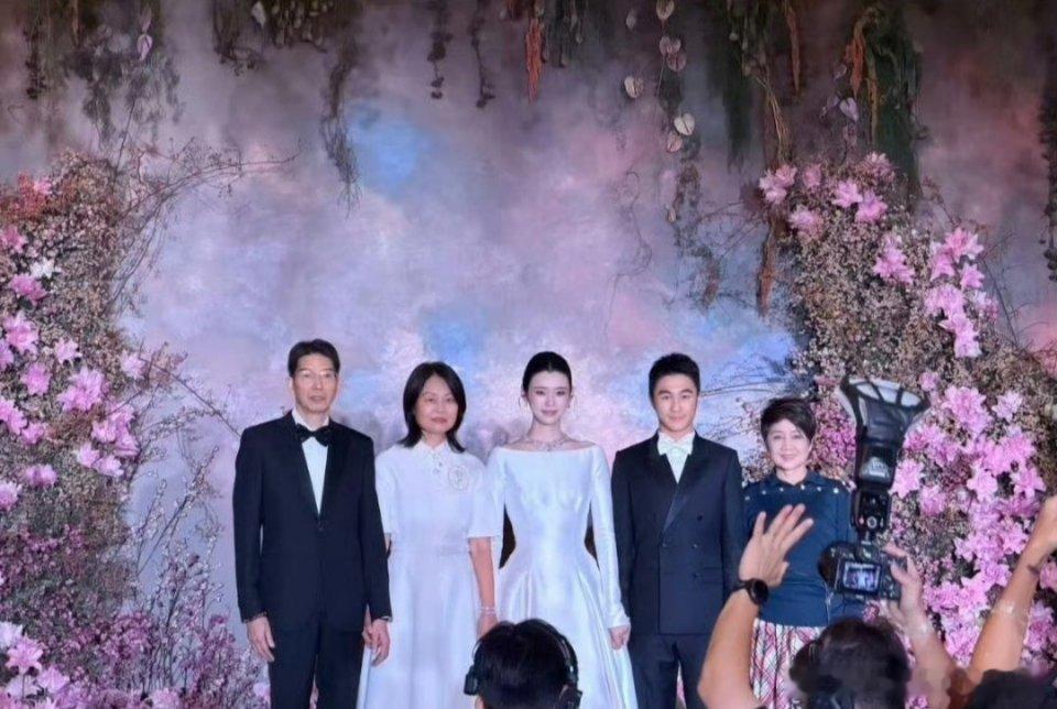 当初何猷君上综艺追奚梦瑶，怪不得说功夫不负有心人！原来一开始是何猷君姐姐和奚梦瑶