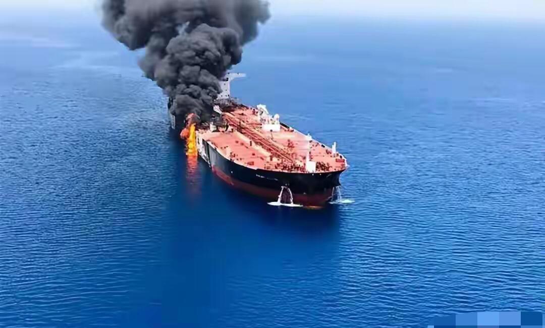 伊朗一招封神！背后必有高人指点！霍尔木兹海峡划清红线，美国护航阴谋彻底破产！3月