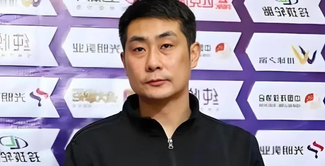 实话实说，新一届中国女排主教练，应该具备以下特质：
 
1、重视新人培养，在整体