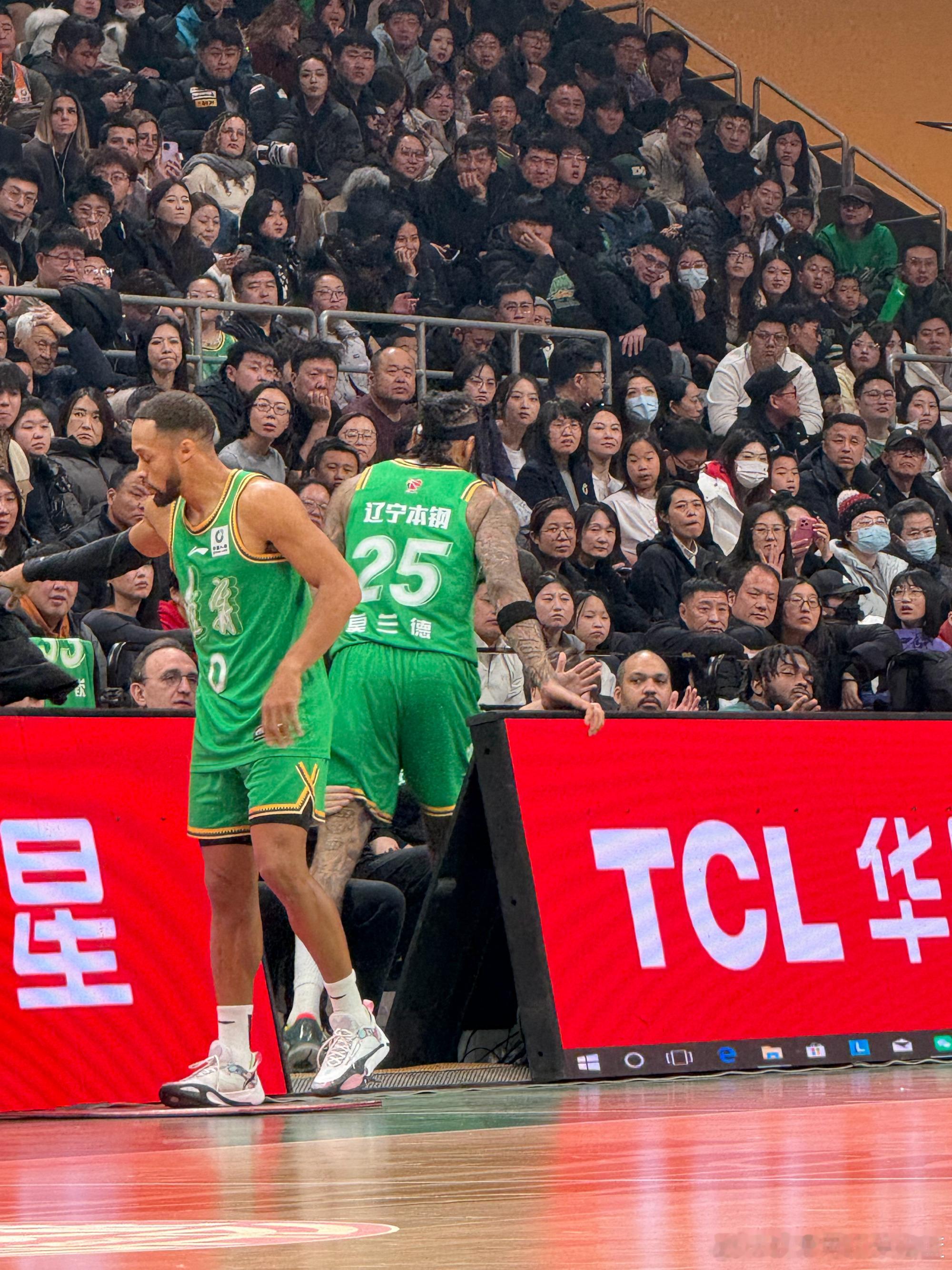 我们可以接受失败…但辽篮精神不要丢！辽宁男篮vs上海男篮辽篮致敬张镇麟弗格张镇麟