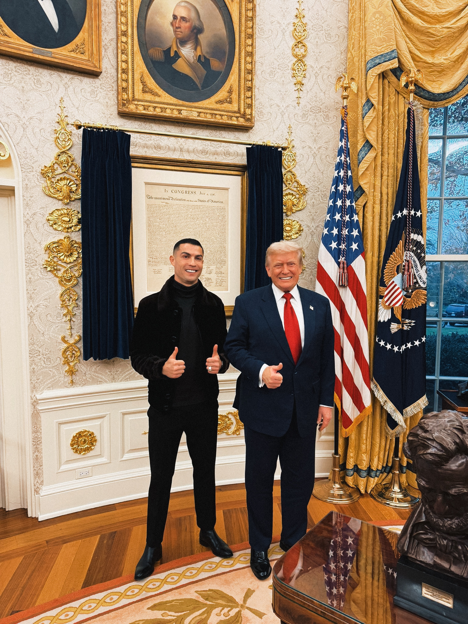 🛑 他的父亲是一位葡萄牙农民，他们一家在马德拉岛生活极其贫苦，因为非常崇拜美国