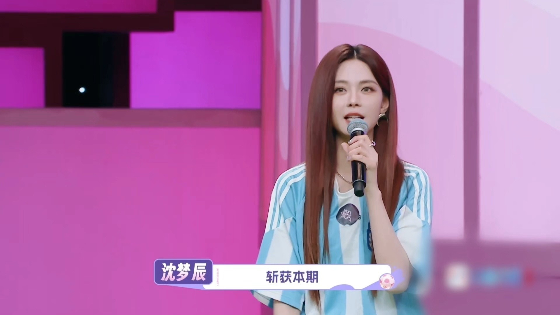 陈瑶对王濛说我终于有绶带了陈瑶在别的节目当上队长了“我终于有绶带了”，简单一句，