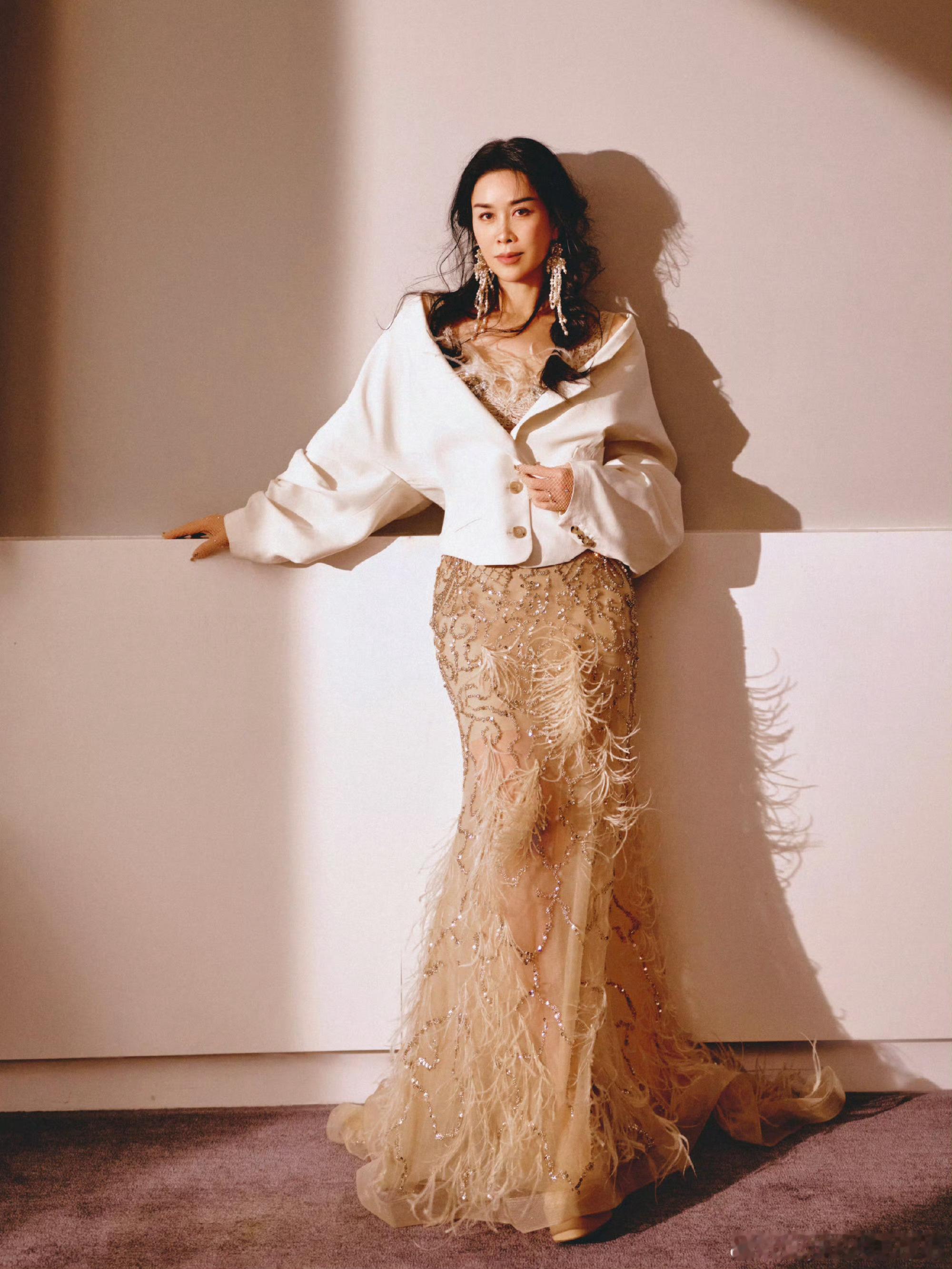 那英中国网络视听盛典造型演绎PEET DULLAERT特别定制！唱歌姐是☝🏻时