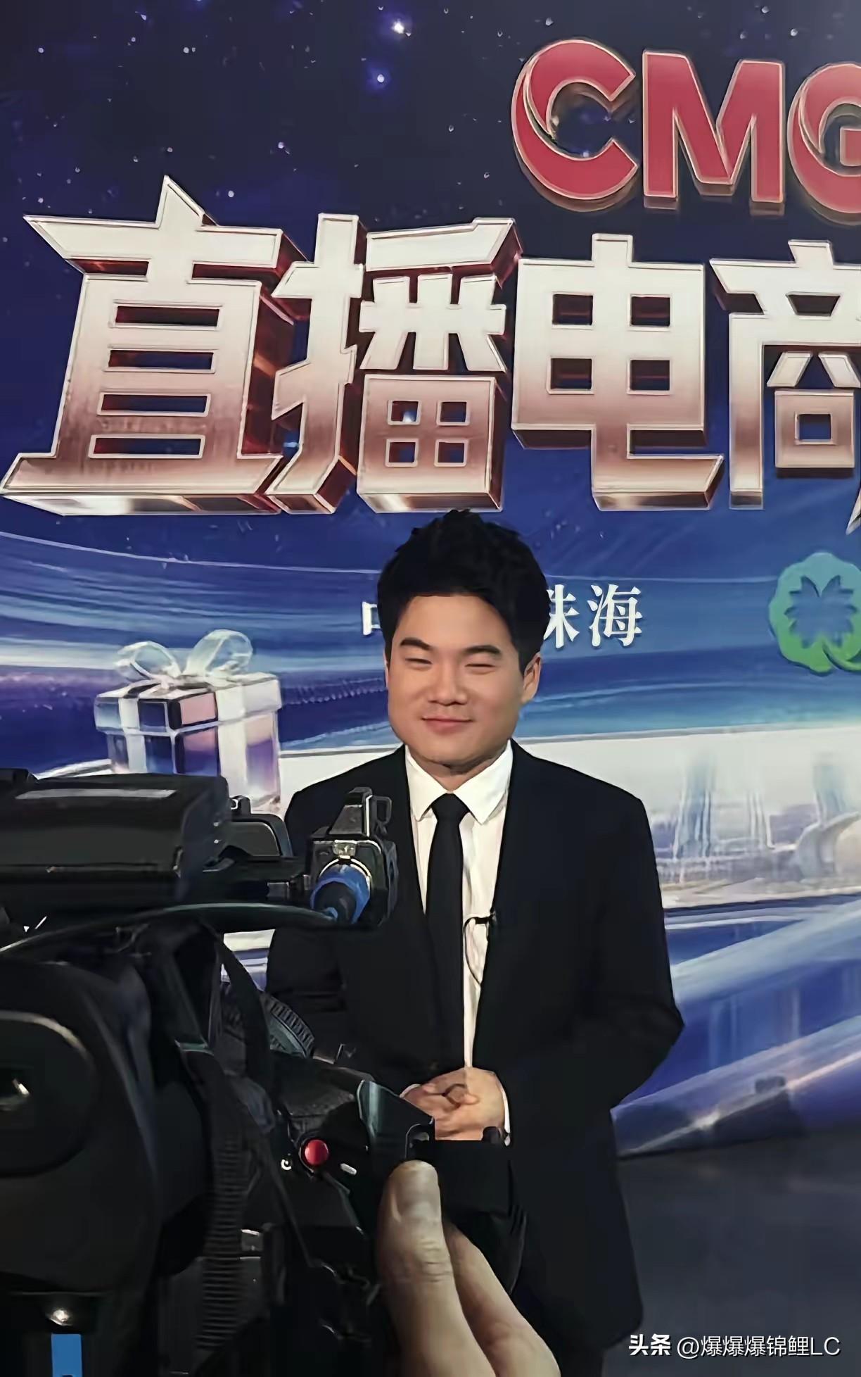 我觉得现在的直播圈挺魔幻的。

一边是翻车坑家人的大网红，一边是央视财经出来做硬