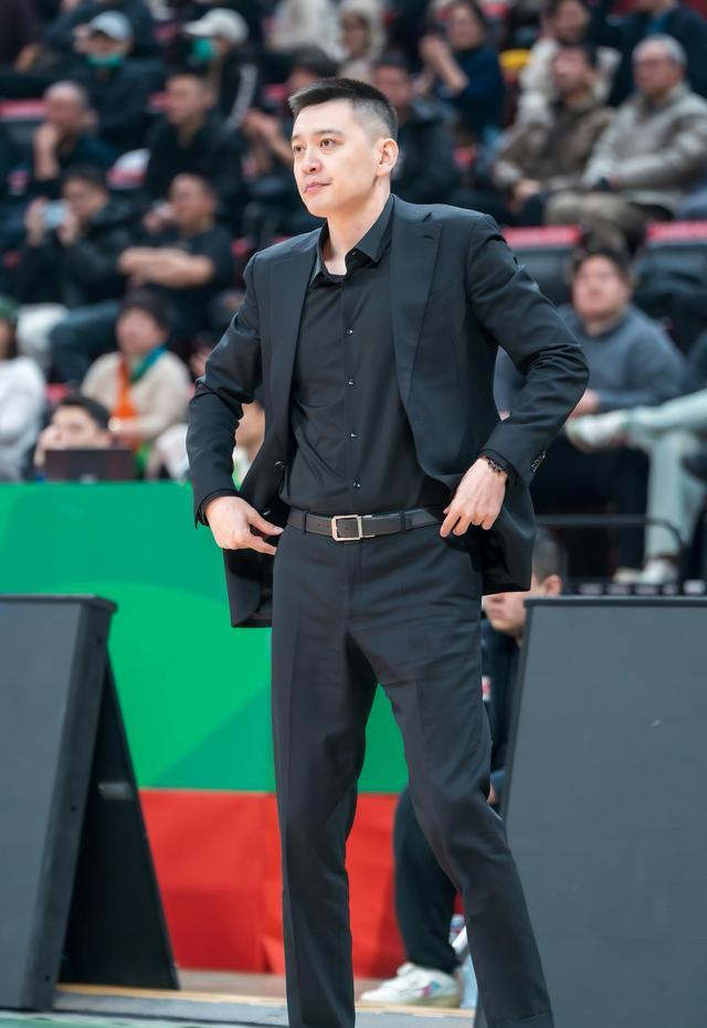 回顾杨鸣指导带队荣誉：

2021-22赛季CBA总冠军；
2022-23赛季C