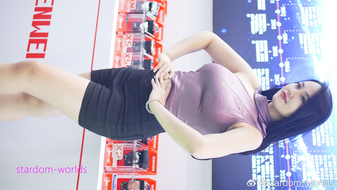 模特车模深圳改装车展 2026深圳改装车展D2 恒威 美女车模 1 