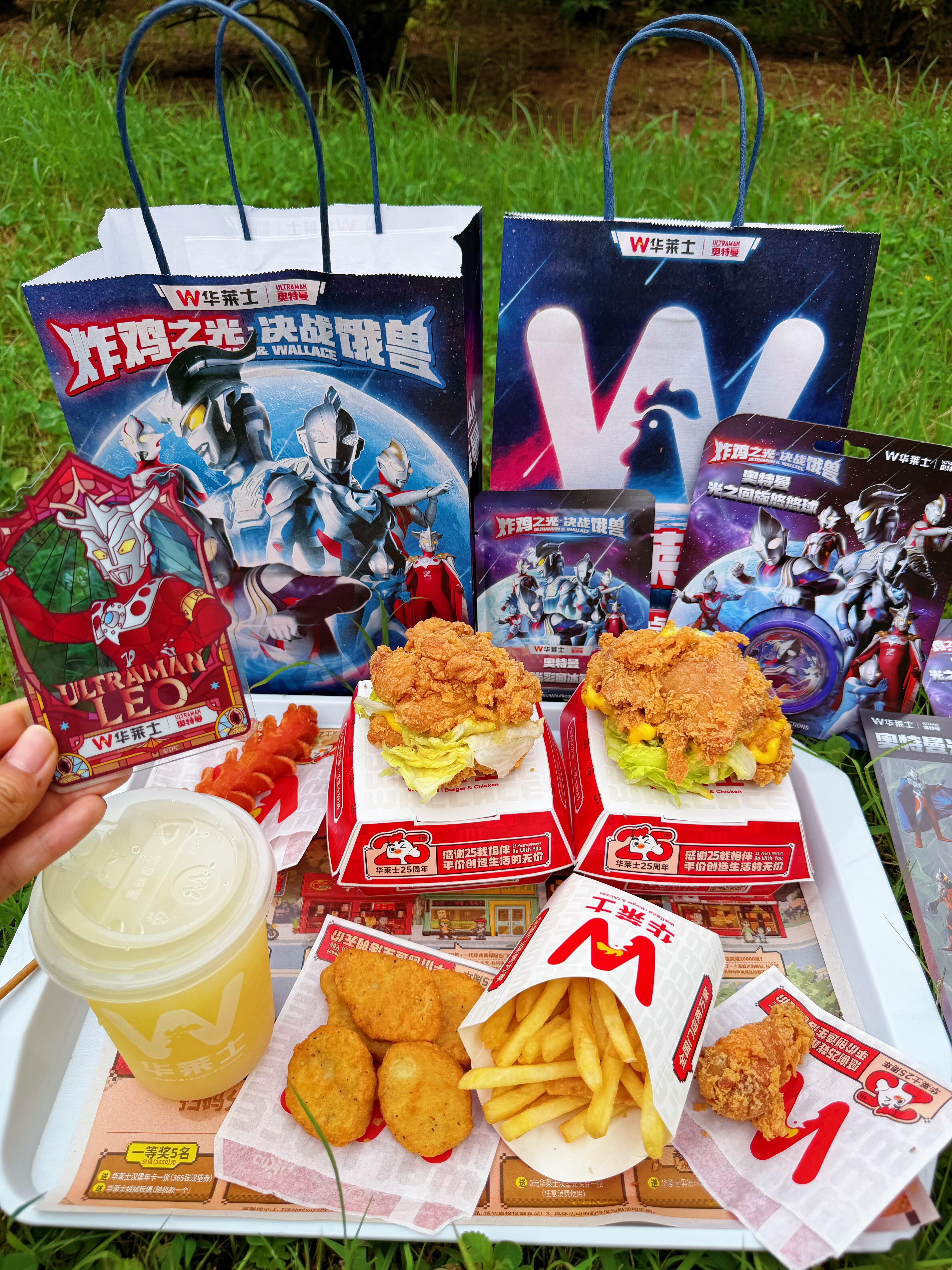 华莱士奥特曼联名太对味了  华莱士奥特曼联名太对味了✨炸鸡之光帮我唤醒童年奥特记