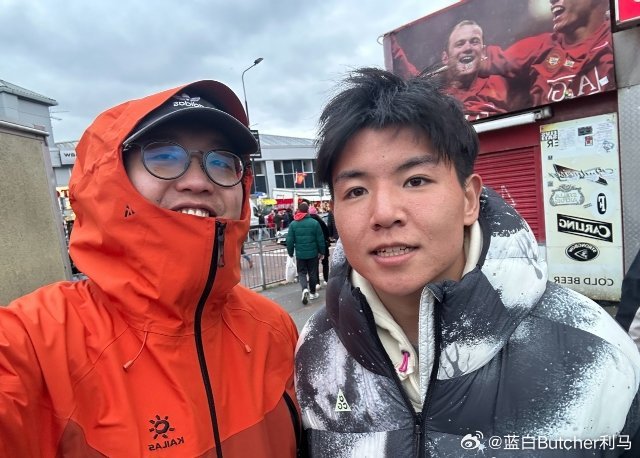 3月02日 英超第28轮，曼联主场2-1击败水晶宫，留洋英伦的徐彬现场观众。有球