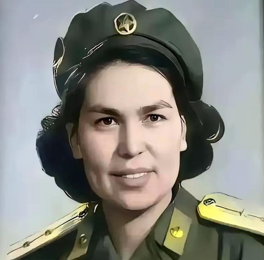 1965年，55岁的刘亚楼因为弥漫型肝癌临终，咬死了一定要让小自己18岁的妻子翟