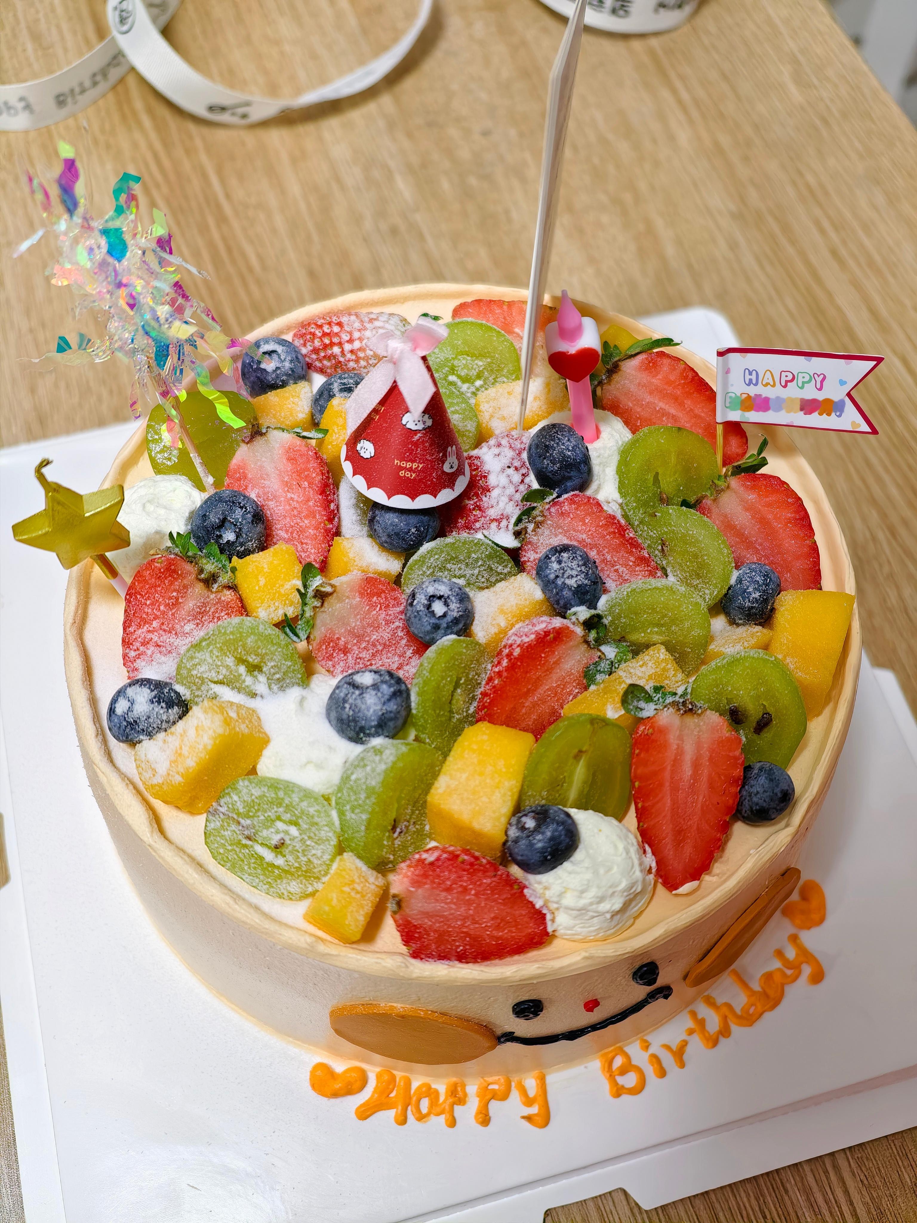 王楚钦祝马龙生日快乐跟龙队同一天生日，非常开心。同时感谢送的生日蛋糕，以及其他车