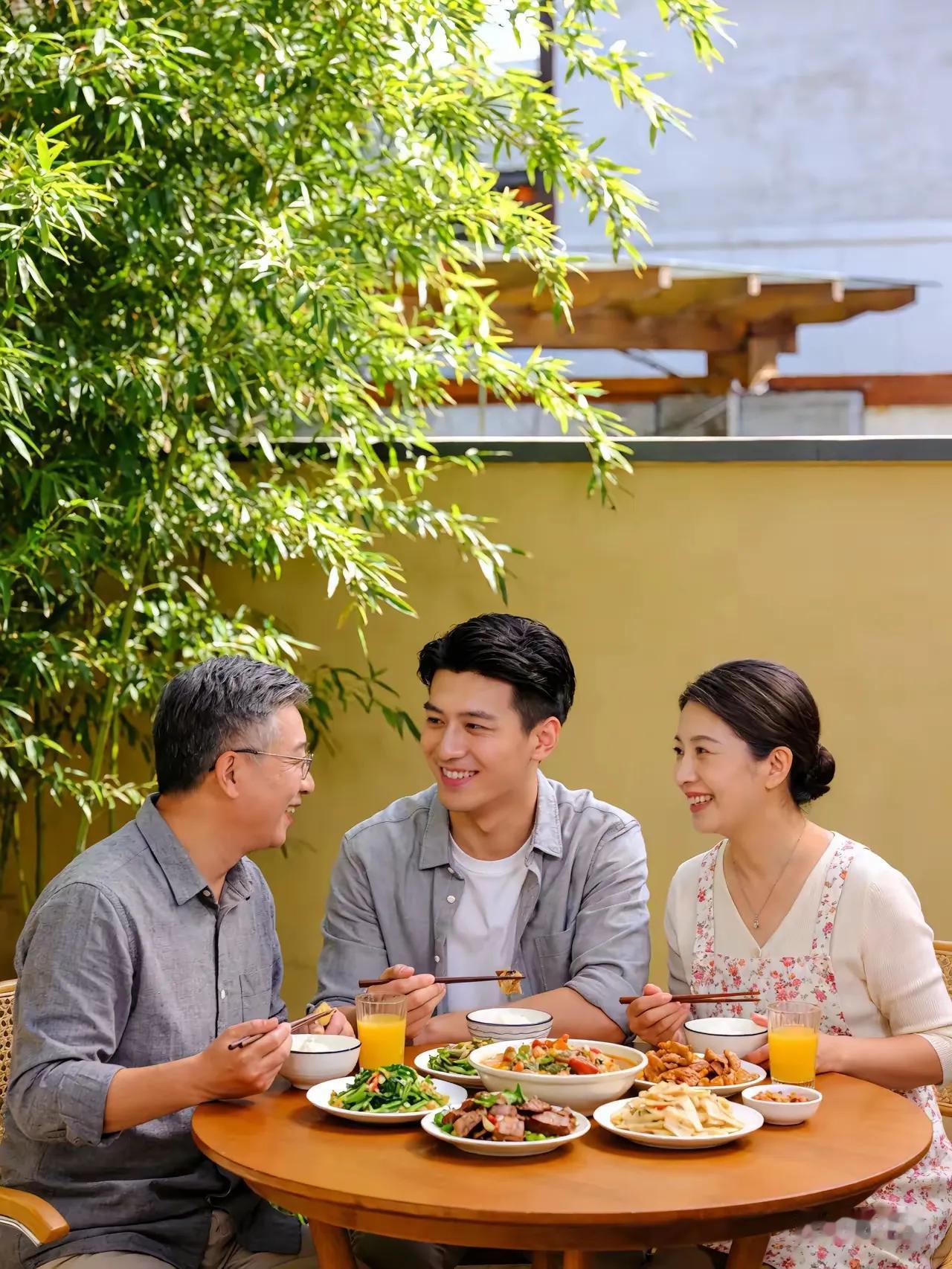 今年春节真的不一样了，大家终于不演戏了，反而过得更舒心！
 
不再硬撑着装有钱，