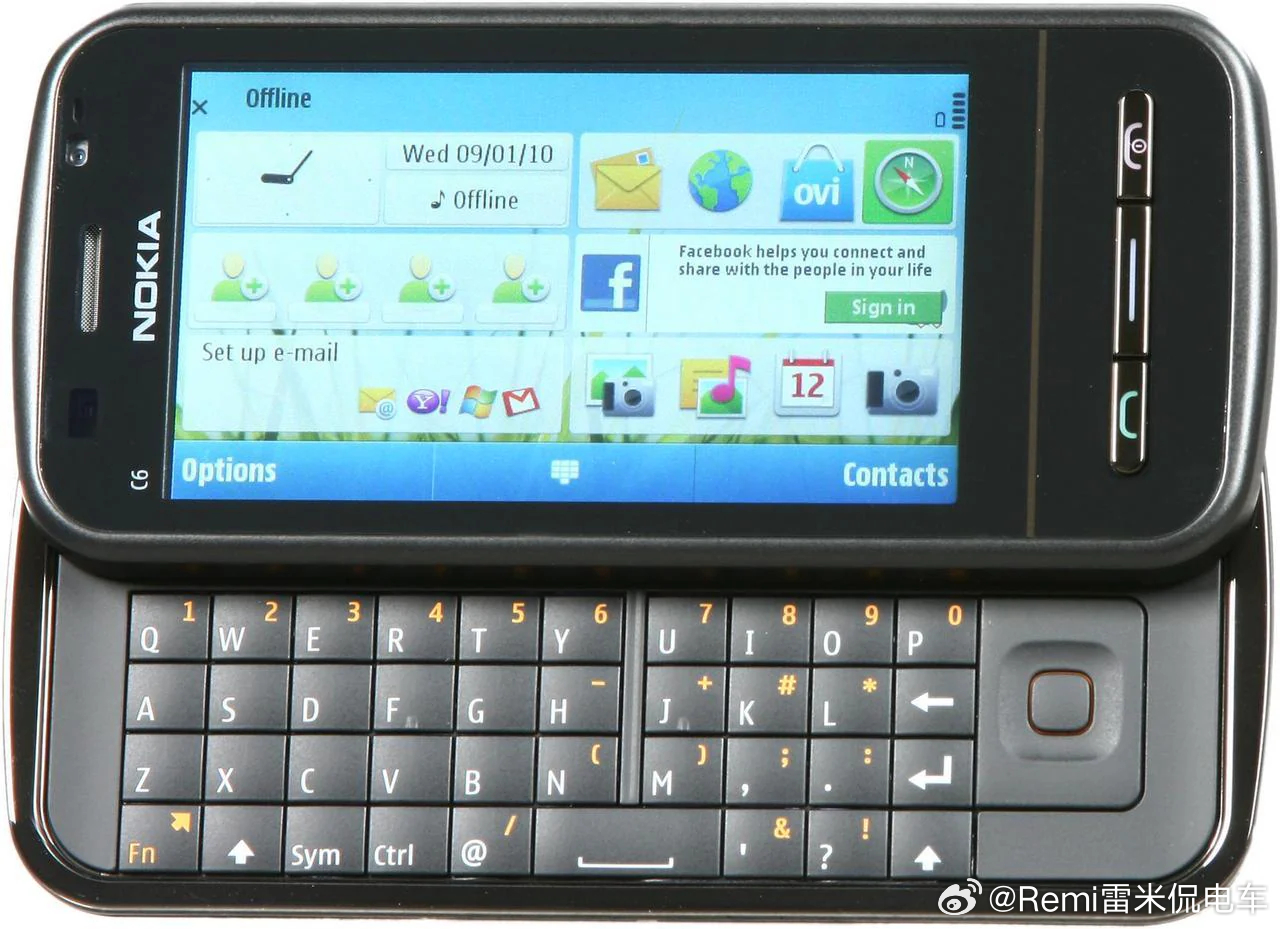 大家还记得，2007年IPhone宣告全面屏时代到来的时候，传统的手机厂商却立即