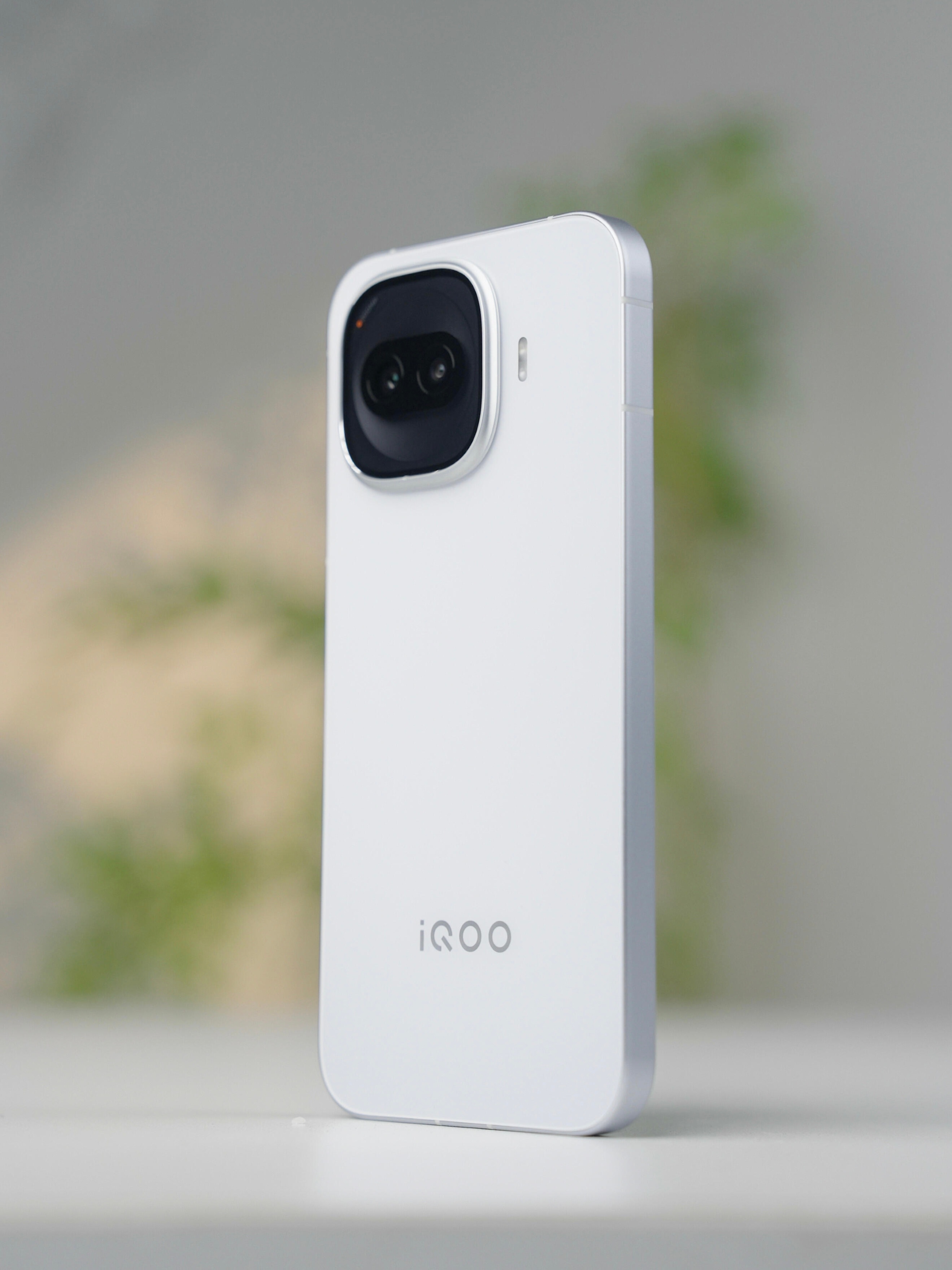 2026年的游戏机也开始拼颜值了吗本来以为主打性能的手机外观都大同小异，但这台机